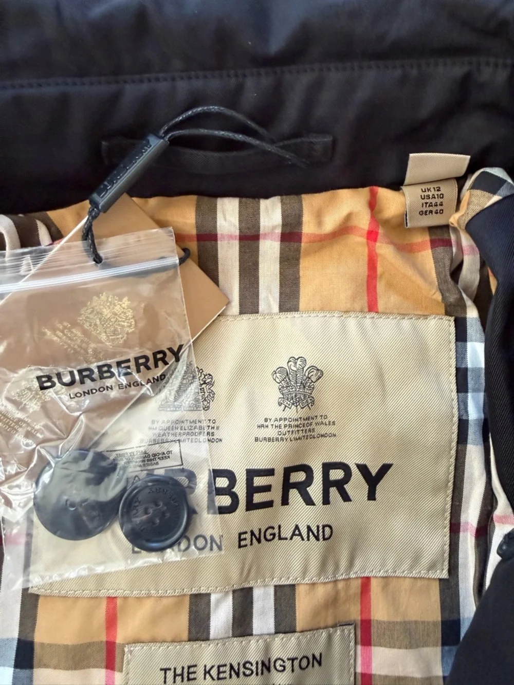 New - Burberry The Kensington Short Trench Coat - Picture 4 of 6